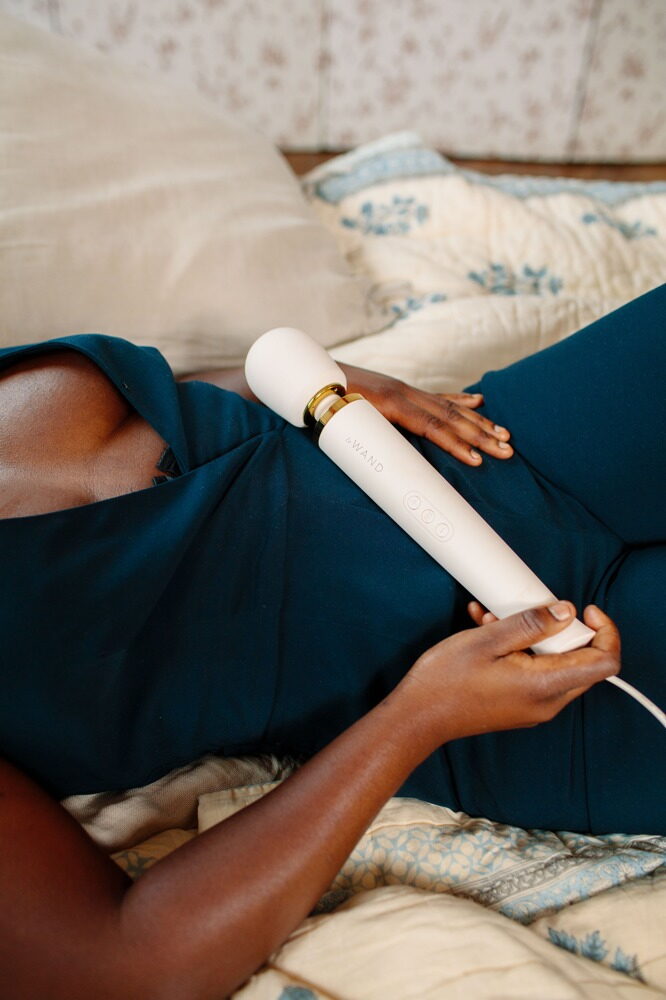 Powerful Plug-In Vibrating Massager Blanc - Miniature 4